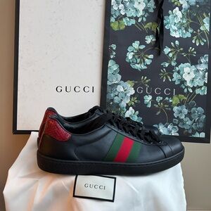 NWT Gucci Ace Black Leather Sneakers with Red and Green Stripe, Size Men’s 8.5-9